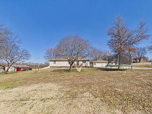 2nd image of 2317 Maple Rd