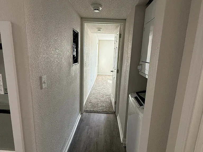 Williamsburg Square Apartments — Photo 17