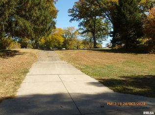 936 37th St, Moline, IL 61265