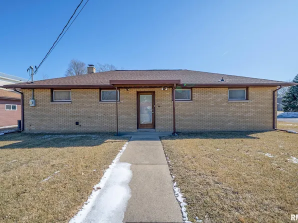 324 S James St, Tremont, IL 61568