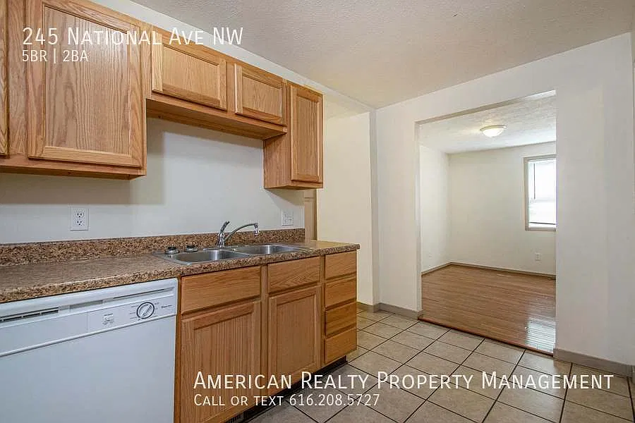 5 bed, 2000 sqft, $3,000 — Photo 4