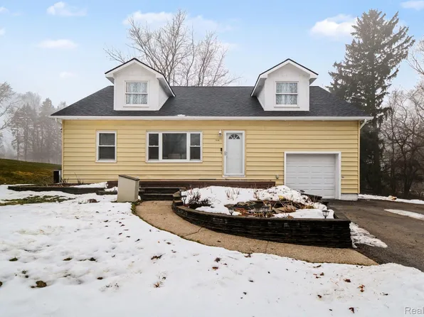 768 Pleasant Rdg, Lake Orion, MI 48362