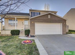 15605 Cottonwood Ave, Omaha, NE 68136