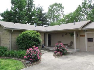 1710 Mayflower Rd, Bentonville, AR 72712