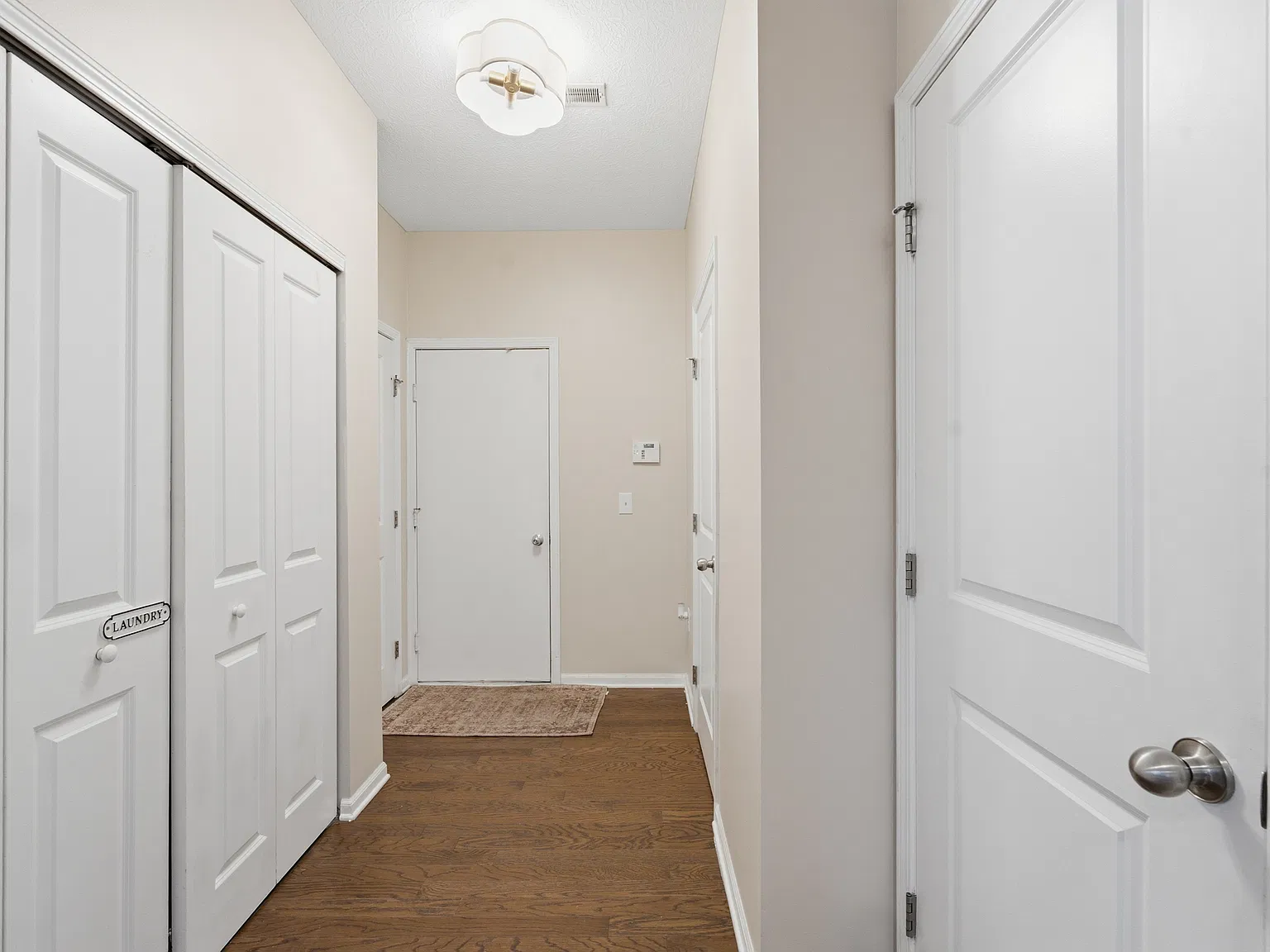 4 bed, 2.5 bath, 2786 sqft, $2,800 — Photo 2