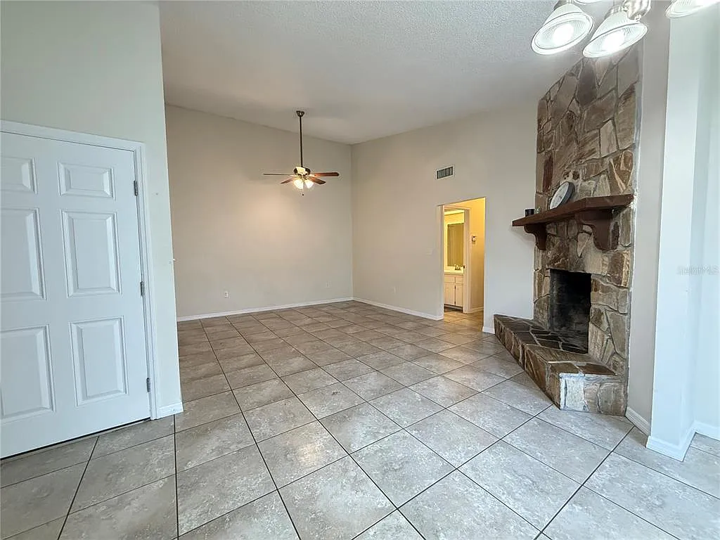 2 bed, 2.0 bath, 1112 sqft, $1,700 — Photo 3