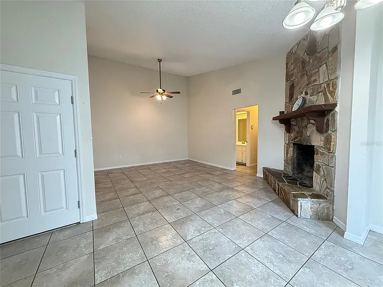 3136 Julia Ct — Photo 3