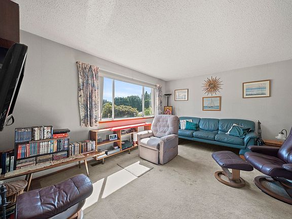 5th image of 6731 Camsell Cres