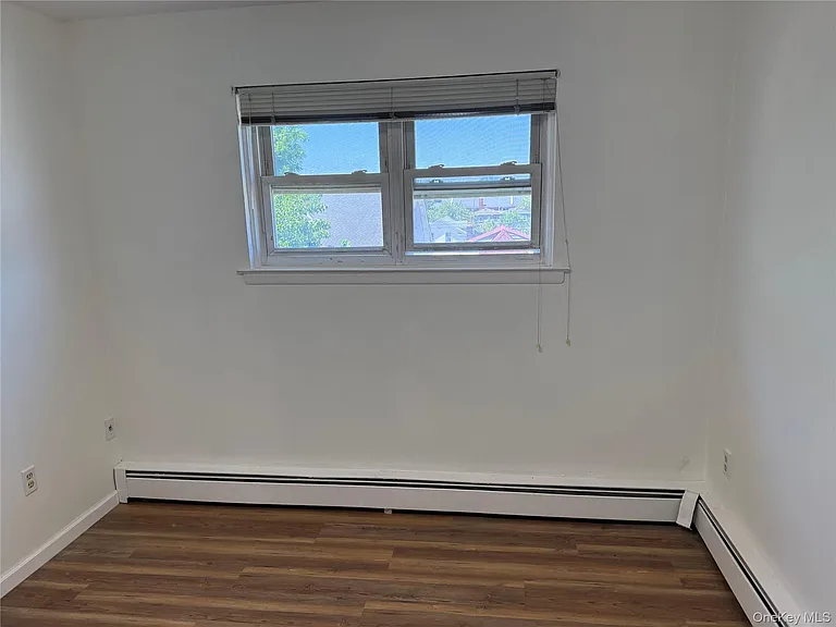 347 Quincy Ave — Photo 10