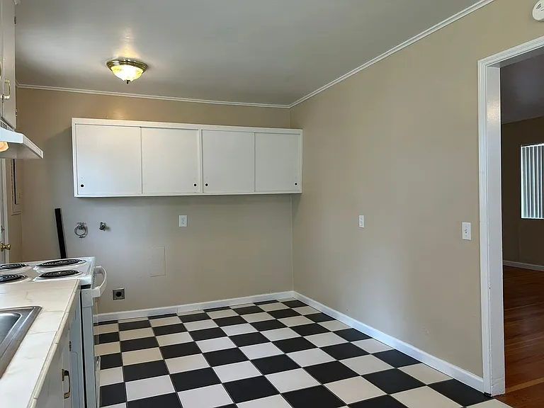 1115 Sanford Ave — Photo 13