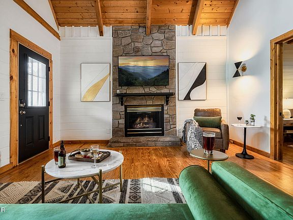 11th image of 1008 Walini Way