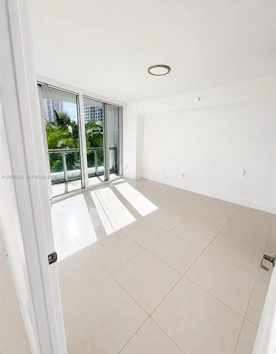 Iconbrickell Condo No 1 — Photo 4