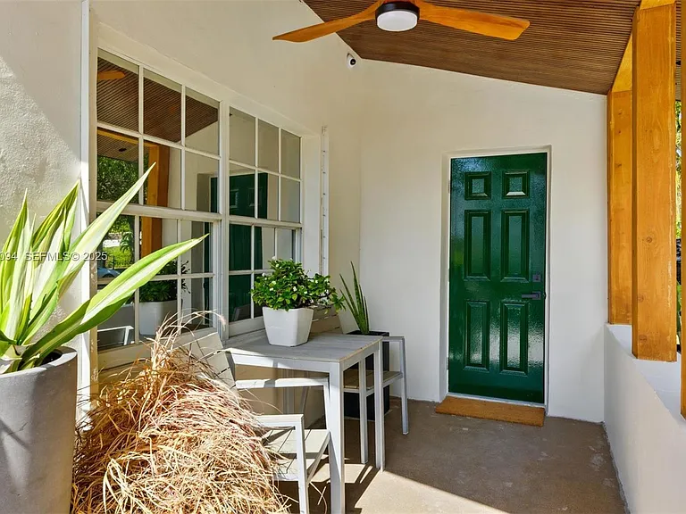 1363 Biarritz Dr — Photo 3