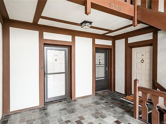 2nd image of 100 Foxwood Cir