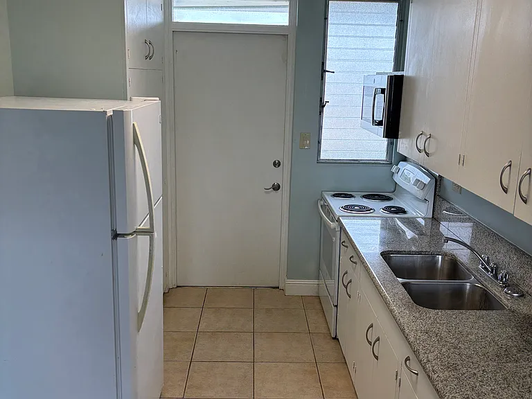 3204 Brokaw St #5 — Photo 6