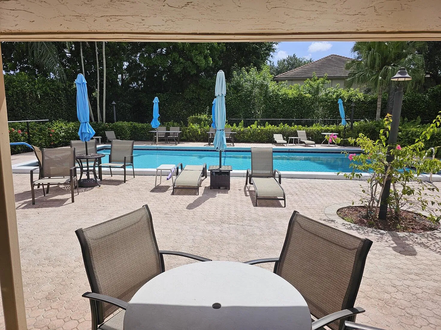 3 bed, 2.0 bath, 1720 sqft, $2,400 — Photo 3