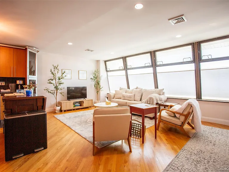 521 W Broadway #B — Photo 7