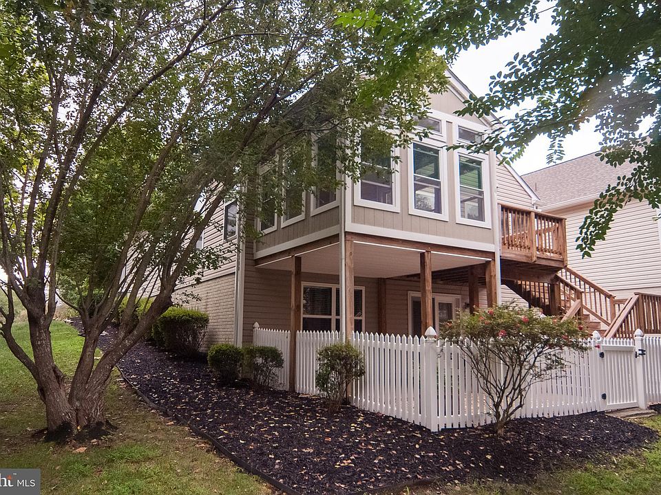 1st image of 9 Waverly Ct