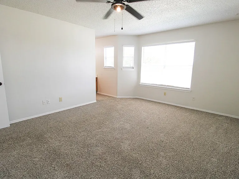 933 Schertz Pkwy — Photo 20