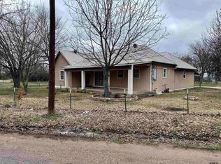 408 1st St, Como, TX 75431