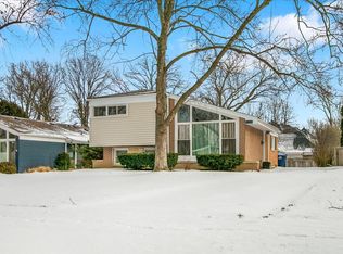 1351 Sherwood Rd, Highland Park, IL 60035