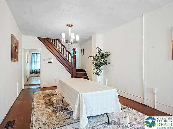 2nd image of 804 E Pine St