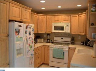 445 Independence Dr, Burlington, NJ 08016