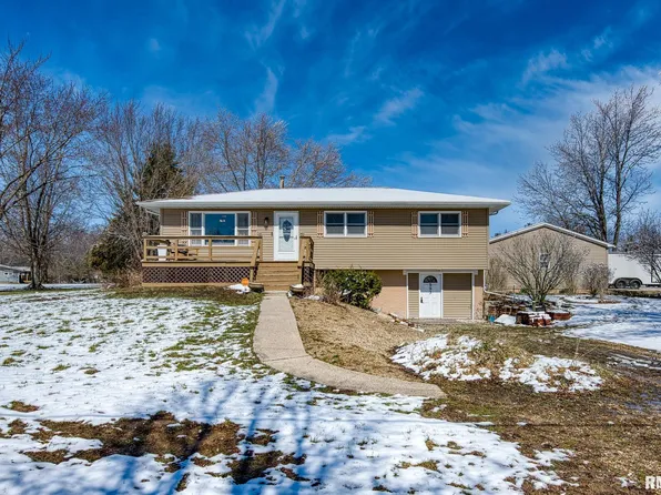 993 Eiker Dr, Knoxville, IL 61448