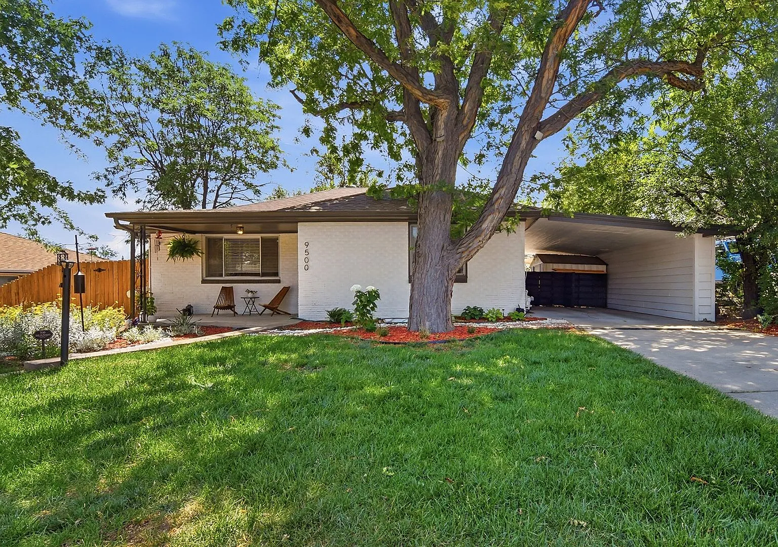 Remodeled 4-bed, 2-bath classic ranch with modern floor plan near Olde Town Arvada! — Photo 1