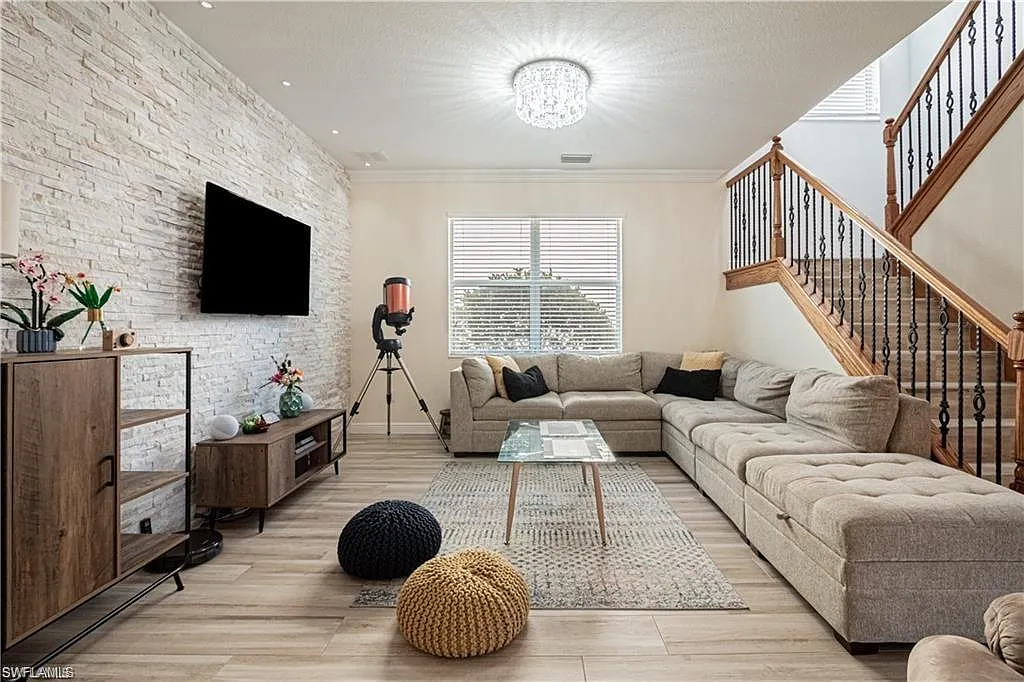 5 bed, 3.0 bath, 2679 sqft, $3,300 — Photo 3