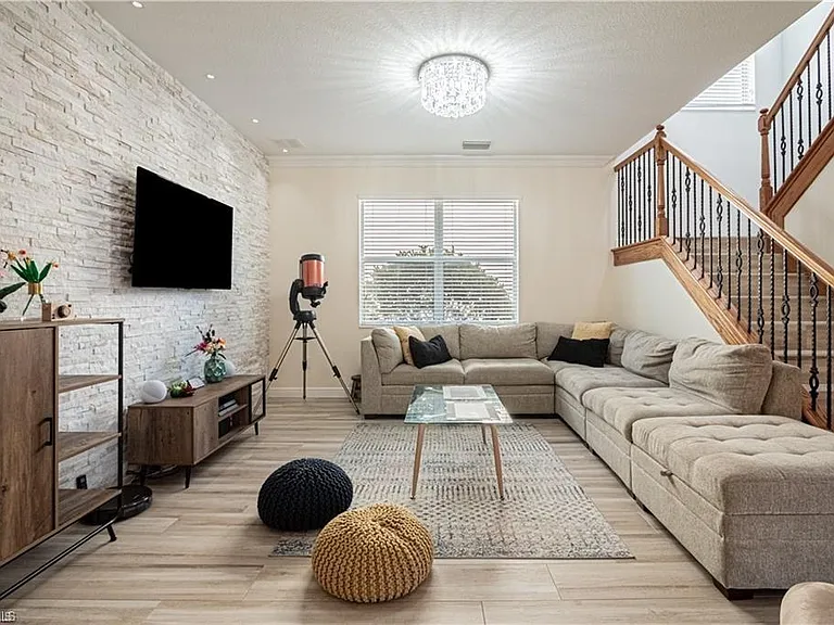 11031 Yellow Poplar Dr — Photo 3