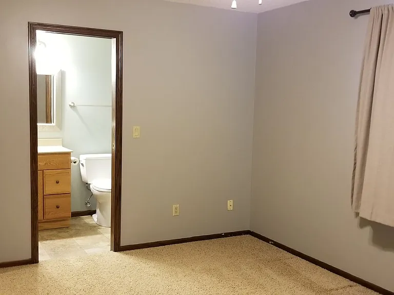 4401 E Oak St — Photo 9