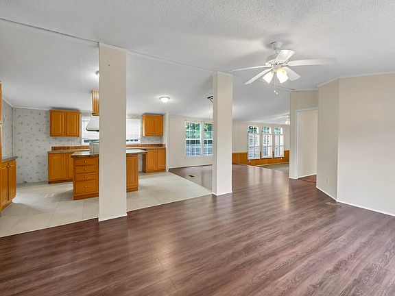 4th image of 8 W Lake Cir