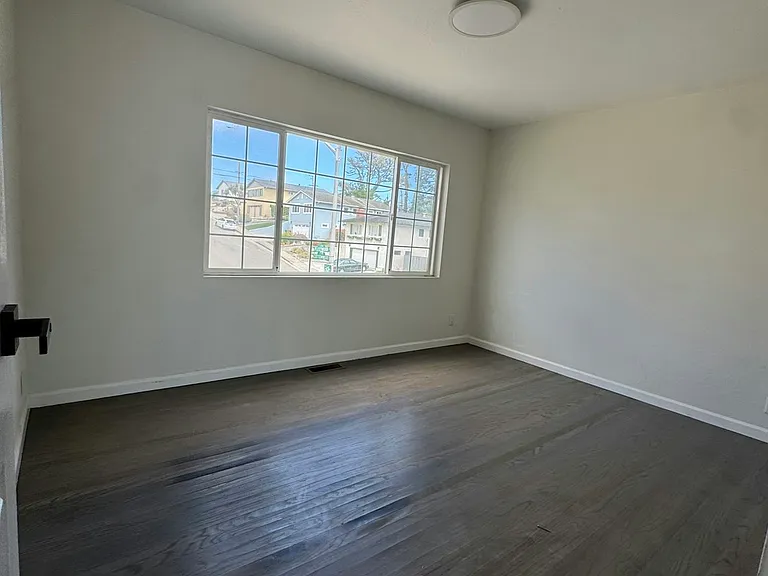 2921 Fleetwood Dr — Photo 7