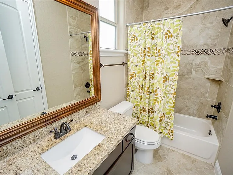 1025 W 21st St #D — Photo 22