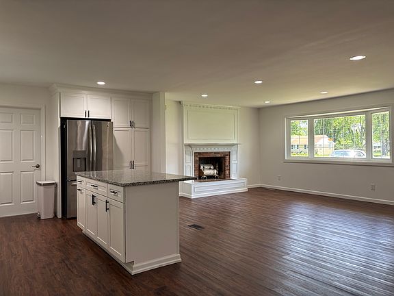 3rd image of 565 Carthage Dr