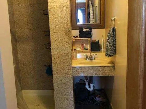 214 8th St SE APT 1, Minneapolis, MN 55414