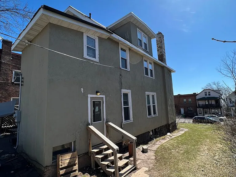 1127 E 3rd St — Photo 10