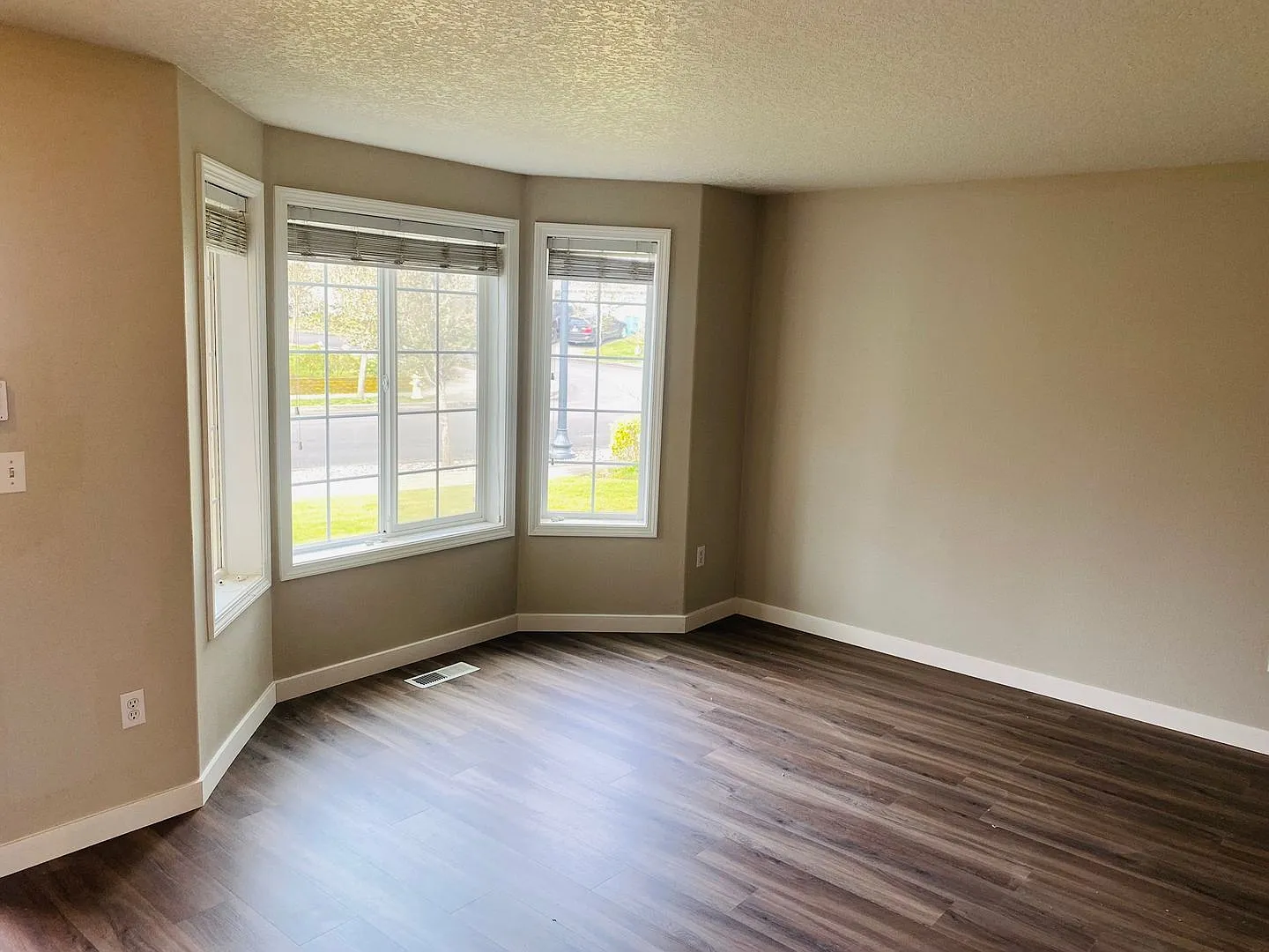 Charming Ridgefield Home Updated Throughout — Photo 4