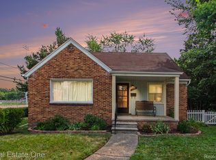 15982 Macarthur St, Redford, MI 48239
