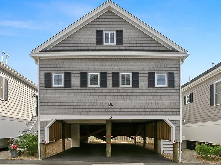 44 Railroad Ave — Photo 2