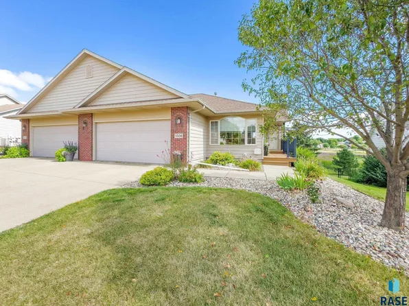 1206 E 61st St, Sioux Falls, SD 57108