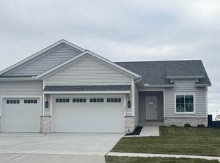 107 Torrey Pines Dr, Eldridge, IA 52748