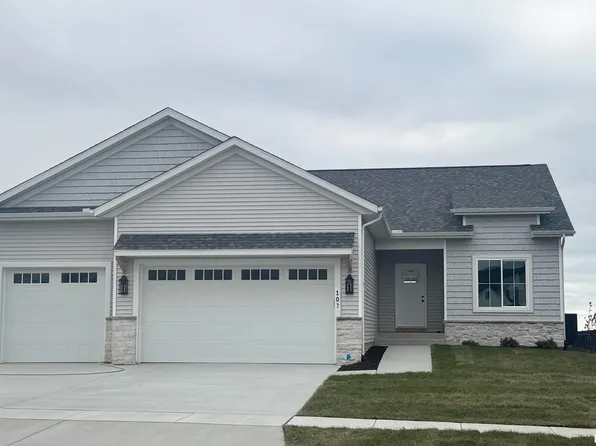 107 Torrey Pines Dr, Eldridge, IA 52748
