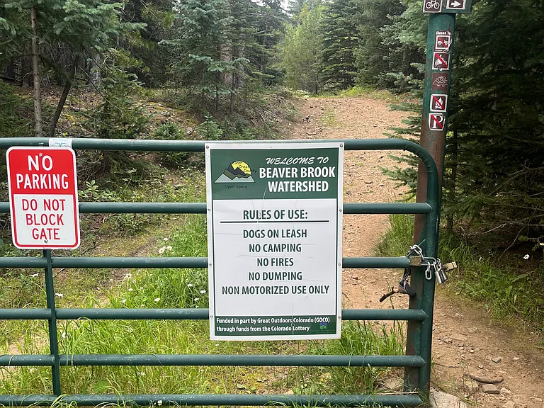 Trailhead 100 yards up the road