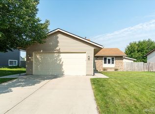 930 Mocassin Ct, Carol Stream, IL 60188