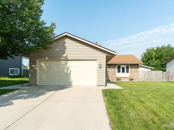 930 Mocassin Ct, Carol Stream, IL 60188