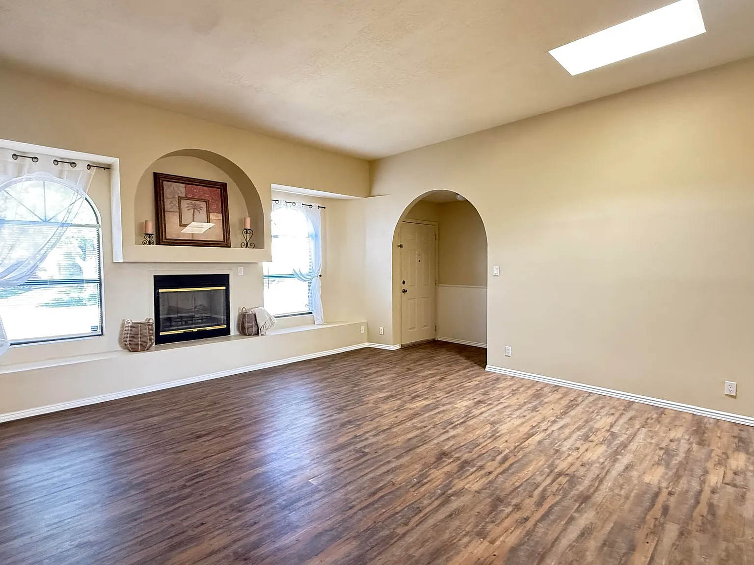 2 bed, 2.0 bath, 1378 sqft, $2,200 — Photo 2