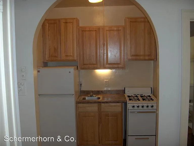 816 Simpson St — Photo 4