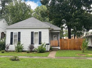 547 E 3rd St, Flora, IL 62839